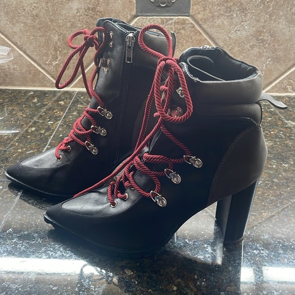 NIB Steve Madden Kare Lace-up Boot Black and Red Size 9.5 Women - Picture 7 of 11
